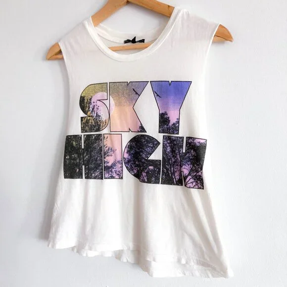 Graphic Print Tank Top 'Sky High' - Picture 2 of 9